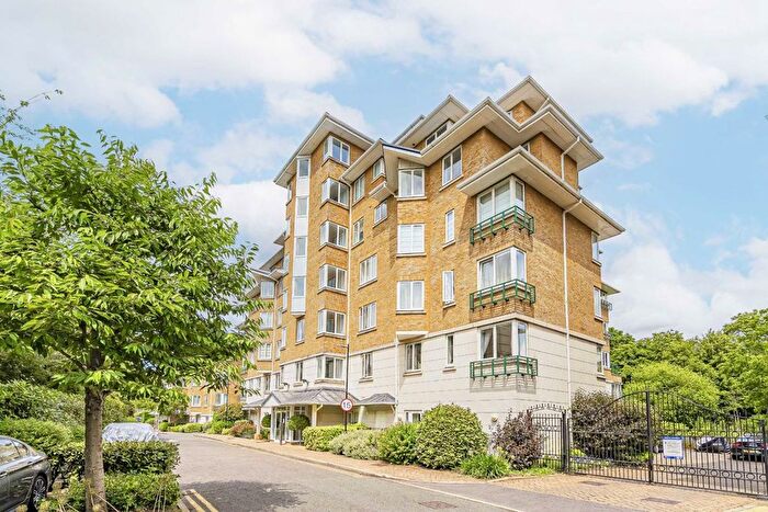 3 Bedroom Flat For Sale In Strand Drive, Kew, TW9