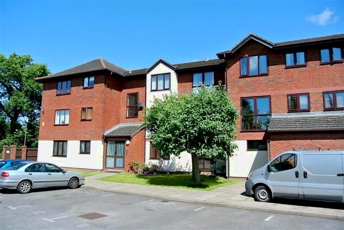 1 Bedroom Flat To Rent In Wyvern Place, Addlestone, KT15