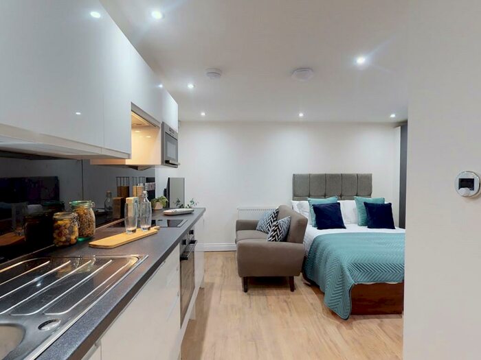 Studio To Rent In Clarendon Road, Leeds, West Yorkshire, LS2