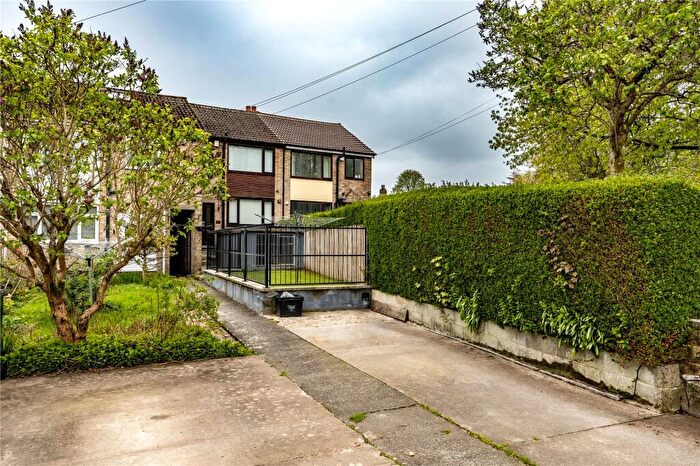 3 Bedroom Town House For Sale In Brickfield Lane, Holmfield, Halifax, HX2