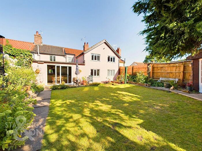 4 Bedroom Cottage For Sale In Ditchingham Dam, Ditchingham, Bungay, NR35
