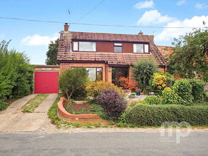 3 Bedroom Chalet For Sale In Chapel Street, Barford, NR9