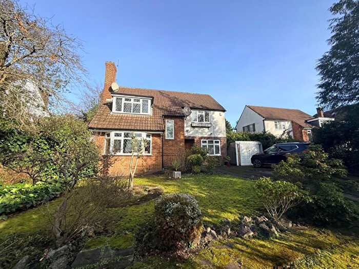 4 Bedroom Property For Sale In Church Road, Potters Bar, EN6