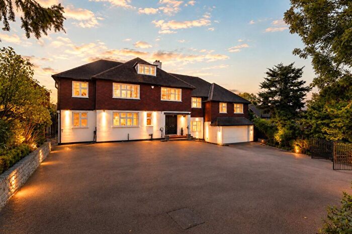 5 Bedroom Detached House For Sale In Traps Hill, Loughton, Essex, IG10