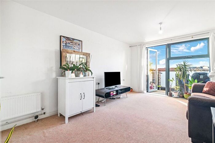 2 Bedroom Flat For Sale In St. Marys Road, Willesden, NW10