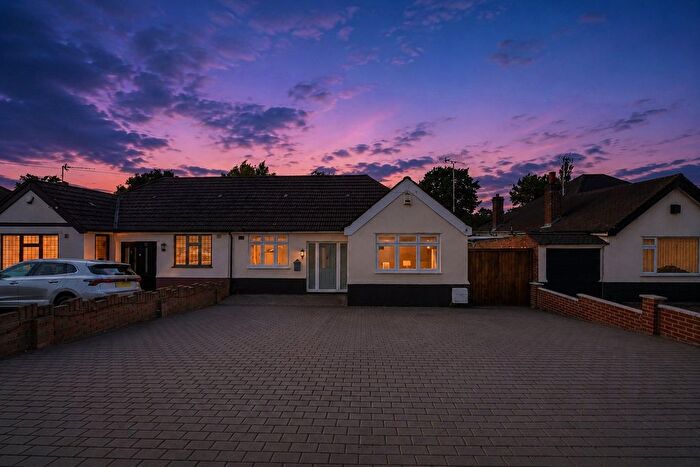 2 Bedroom Bungalow For Sale In Eversley Avenue, Bexleyheath, DA7