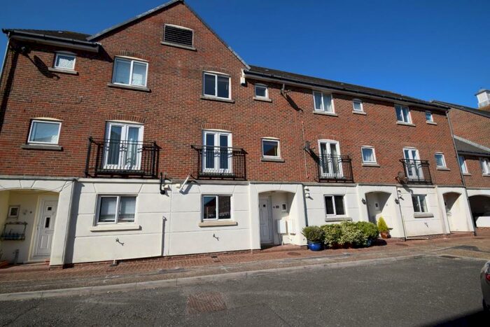 3 Bedroom Town House To Rent In Leeward Quay, Eastbourne, BN23