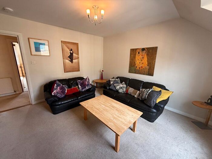 3 Bedroom Flat To Rent In Waverley Park, Edinburgh, EH8