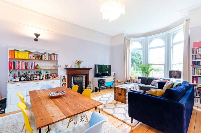 2 Bedroom Flat To Rent In Surbiton Hill Park, Surbiton, KT5