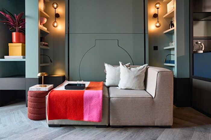 Studio To Rent In Haydon Way, London, SW11
