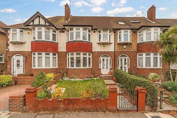 3 Bedroom Property For Sale In Brunswick Road, Ealing, W5