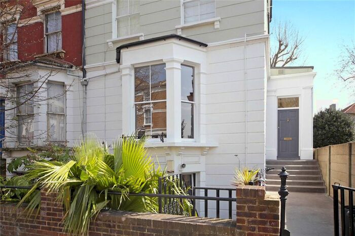 2 Bedroom Flat To Rent In Stanlake Road, Shepherds Bush, London, W12