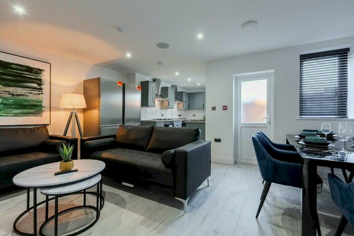 6 Bedroom Terraced House To Rent In Callow Road, Liverpool, Merseyside, L15