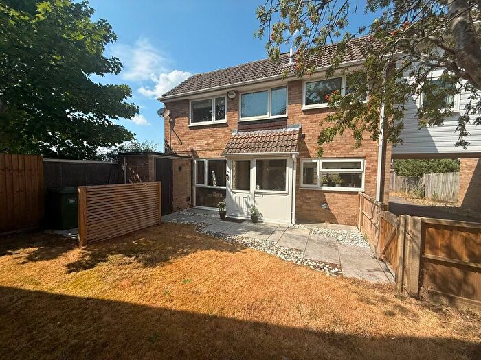 3 Bedroom Link Detached House For Sale In Rosedale Gardens, Bracknell, Berkshire, RG12