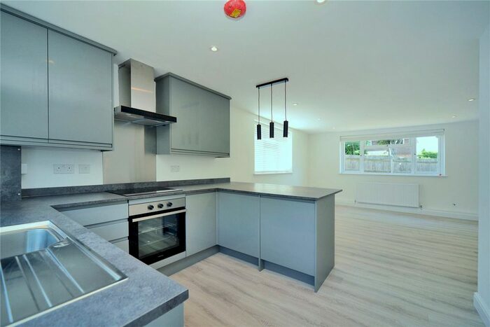 2 Bedroom Flat To Rent In Ardrossan Gardens, Worcester Park, Surrey, KT4