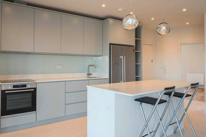 3 Bedroom Flat To Rent In Rye Lane, Peckham, London, SE15