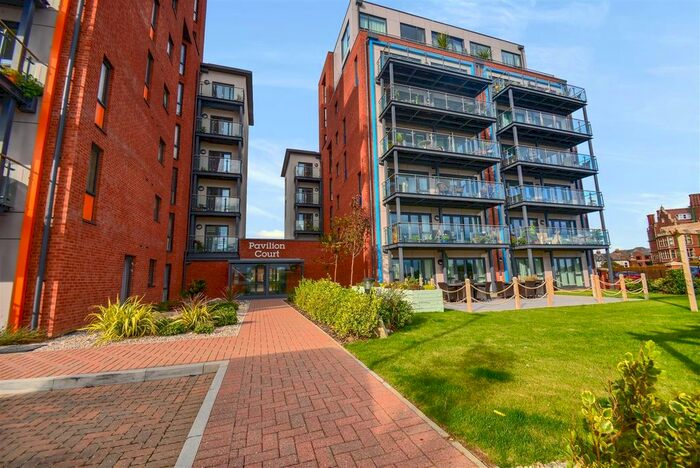 2 Bedroom Flat For Sale In Pavilion Court, Hamilton Gardens, Felixstowe, IP11