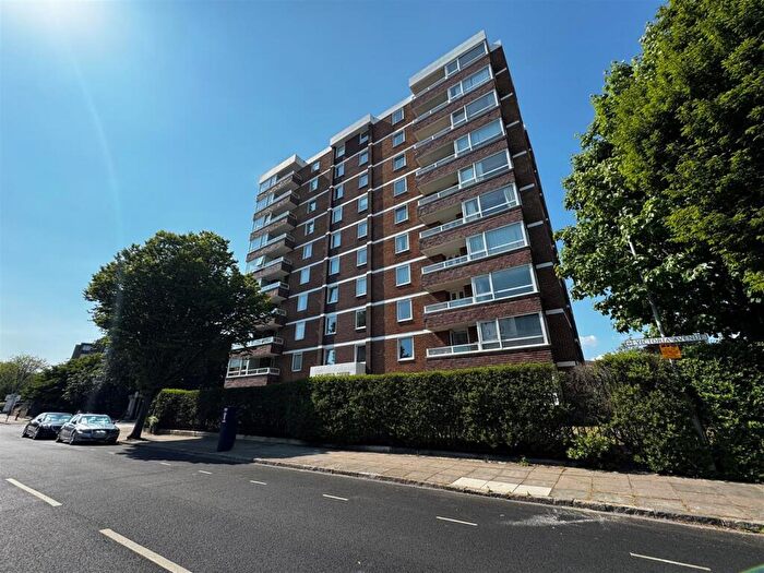 2 Bedroom Apartment To Rent In Lingfield Court, Old Portsmouth, PO1