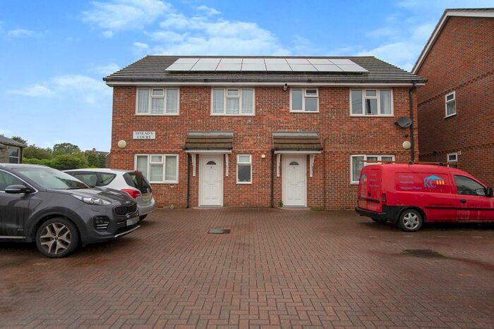 1 Bedroom Flat To Rent In Stoke Road, Rochester, Kent, ME3