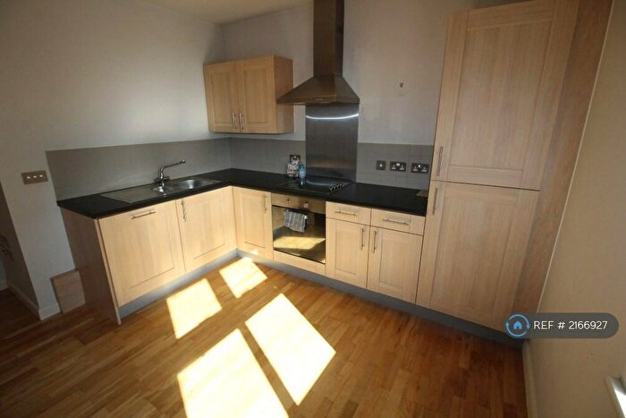 2 Bedroom Flat To Rent In Free School Lane, Halifax, HX1