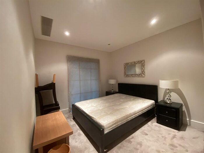 2 Bedroom Flat For Sale In Maida Vale, London, W9
