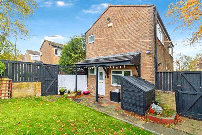 3 Bedroom Detached House For Sale In Buckingham Gate, Eaglestone, Milton Keynes, Buckinghamshire, MK6