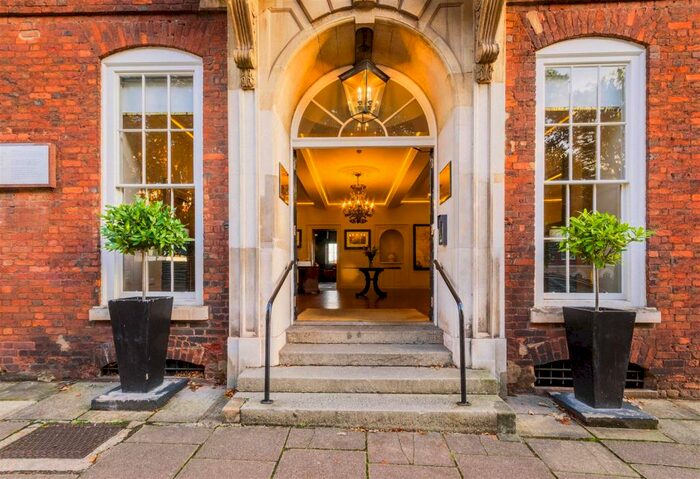 3 Bedroom Apartment To Rent In Southernhay East, Exeter, EX1