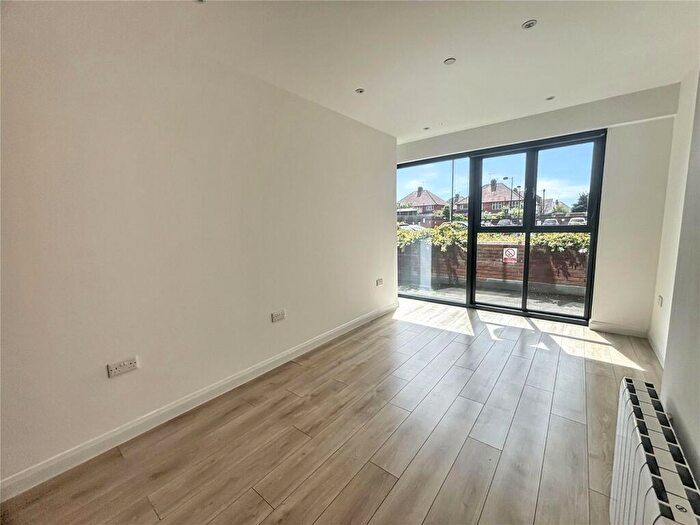 1 Bedroom Apartment To Rent In Bath Road, Slough, Berkshire, SL1