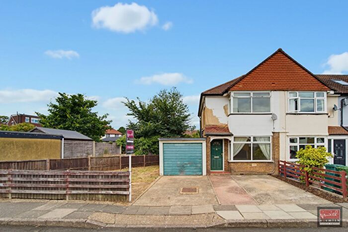 3 Bedroom End Of Terrace House For Sale In Lucie Avenue, Ashford, TW15