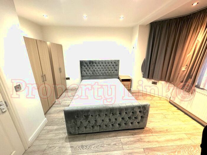 Property To Rent In Wanstead Lane, Cranbrook, Ilford, IG1