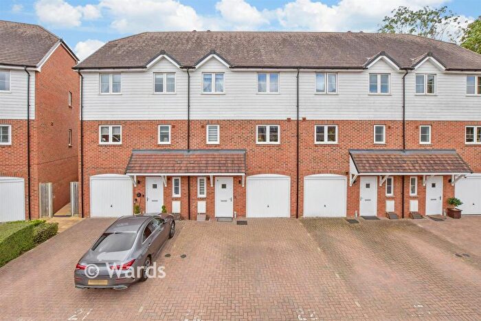3 Bedroom Town House For Sale In Cuthbert Close, Maidstone, Kent, ME15