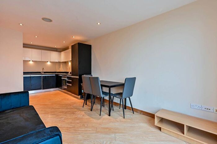 2 Bedroom Flat To Rent In Martyr Road, Guildford, GU1