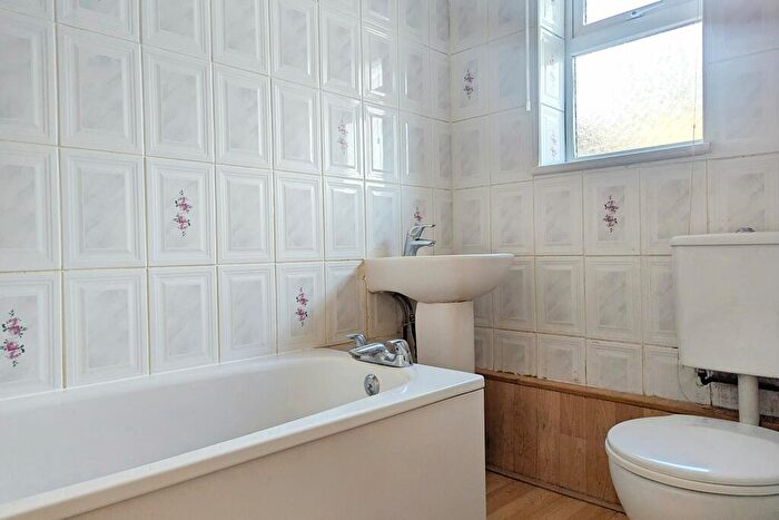 1 Bedroom Bungalow For Sale In Speedwell Avenue, Chatham, Kent, ME5