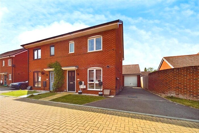 3 Bedroom Semi-Detached House To Rent In Albert Close, Spencers Wood, Reading, Berkshire, RG7