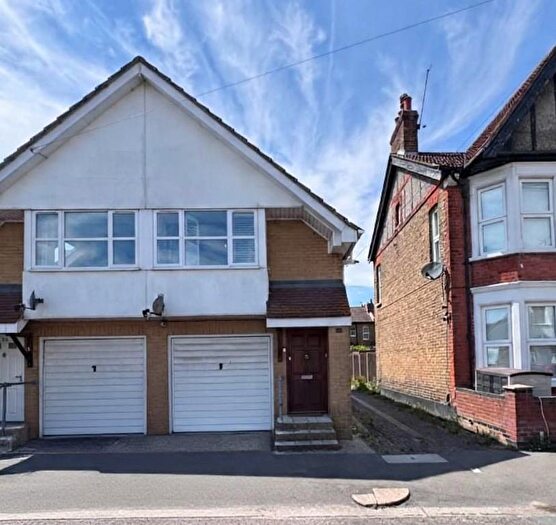 2 Bedroom Semi-Detached House For Sale In Ronald Park Avenue, Westcliff-On-Sea, SS0