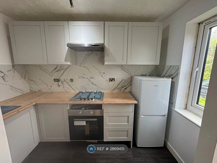 Studio To Rent In Trefoil Close, Waterlooville, PO7