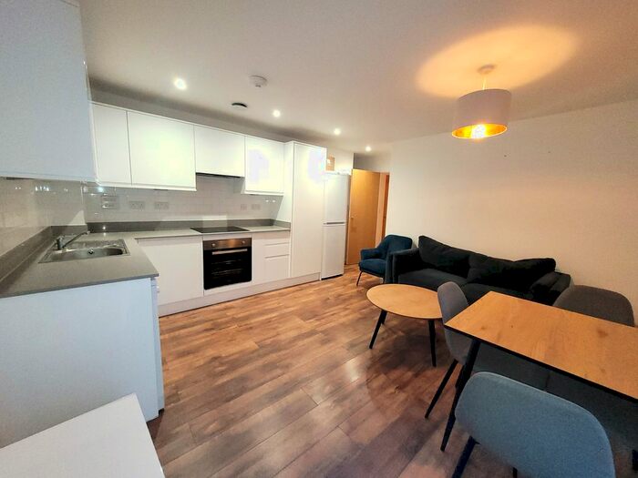 1 Bedroom Flat To Rent In Lyons Way, Slough, SL2