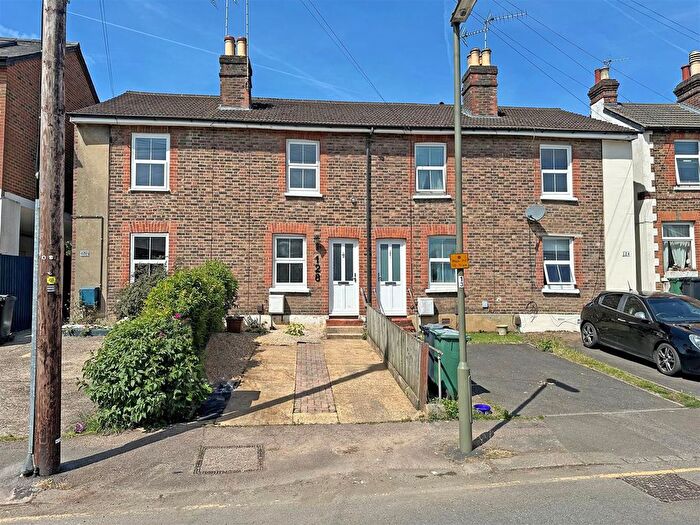 2 Bedroom Terraced House For Sale In Garlands Road, Redhill, RH1