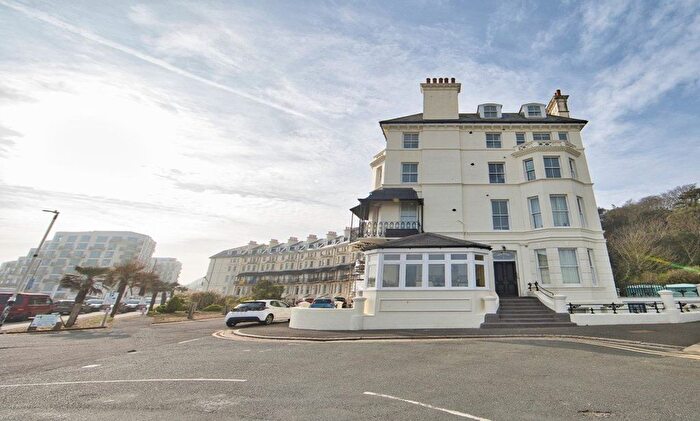 1 Bedroom Flat For Sale In Marine Crescent, Folkestone, Kent, CT20