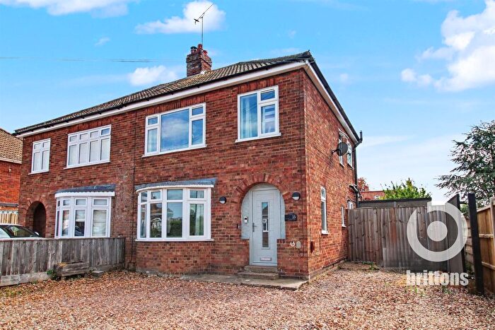 3 Bedroom Semi-Detached House For Sale In Cedar Way, West Lynn, King's Lynn, PE34