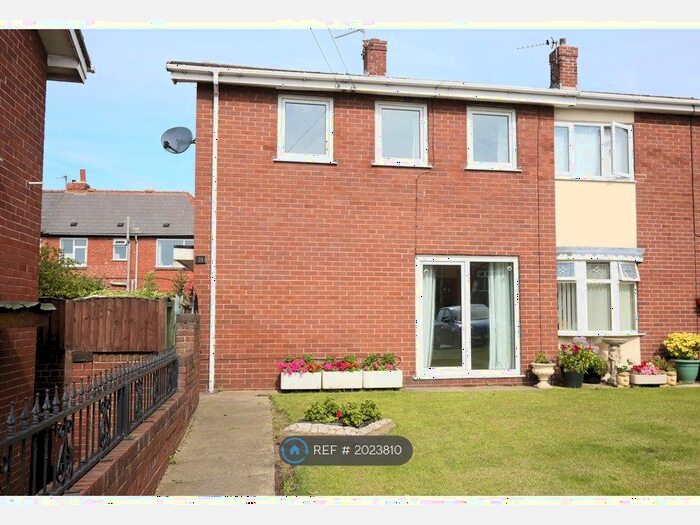 3 Bedroom Semi-Detached House To Rent In Redhill Avenue, Castleford, WF10