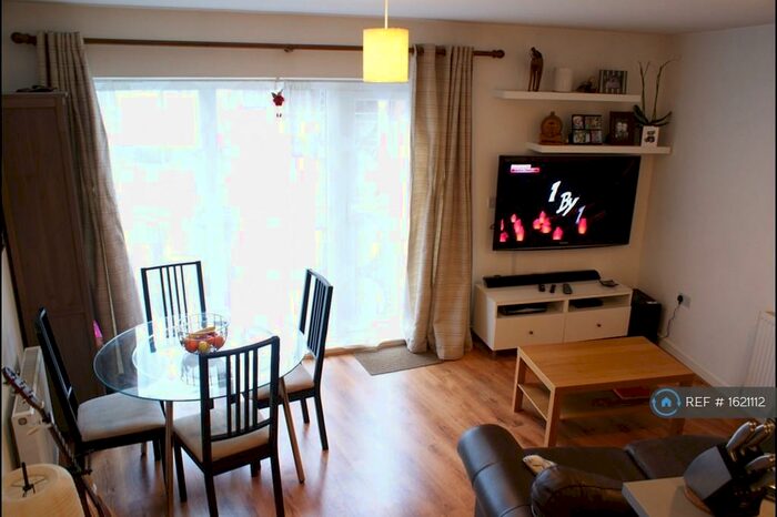 2 Bedroom Flat To Rent In Peebles Court, Croydon, CR0