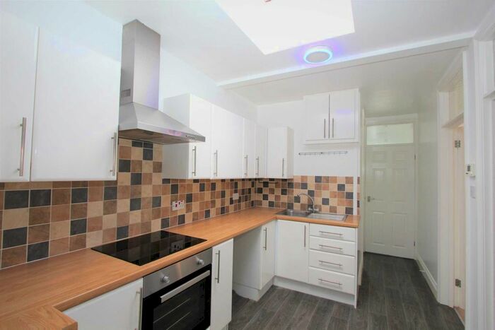 2 Bedroom Flat To Rent In Downlands Parade Upper Brighton Road Broadwater, Worthing, BN14