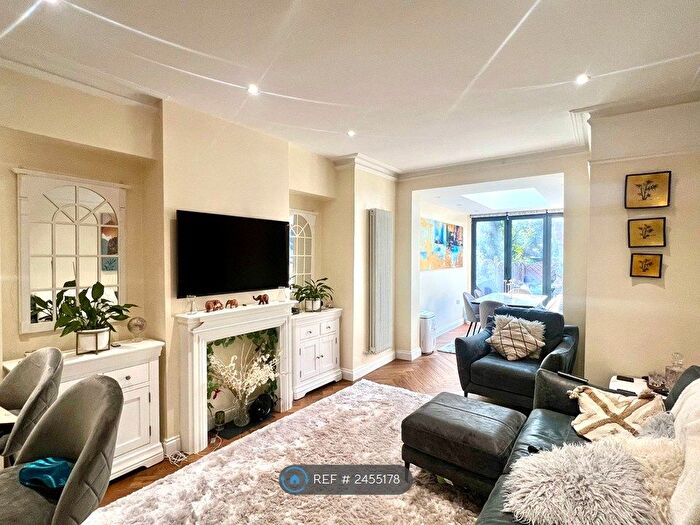 2 Bedroom Flat To Rent In Goldhurst Terrace, London, NW6