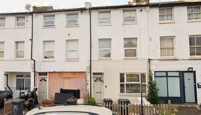 3 Bedroom Flat To Rent In Catford Hill, London, SE6