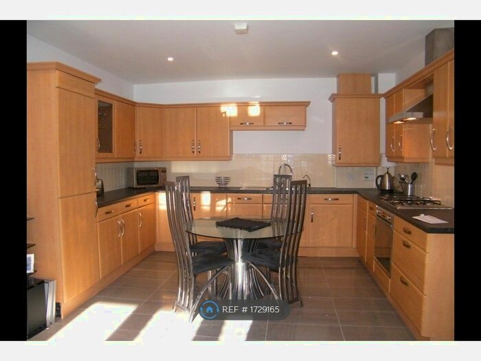 2 Bedroom Flat To Rent In Bonhay Road, Exeter, EX4