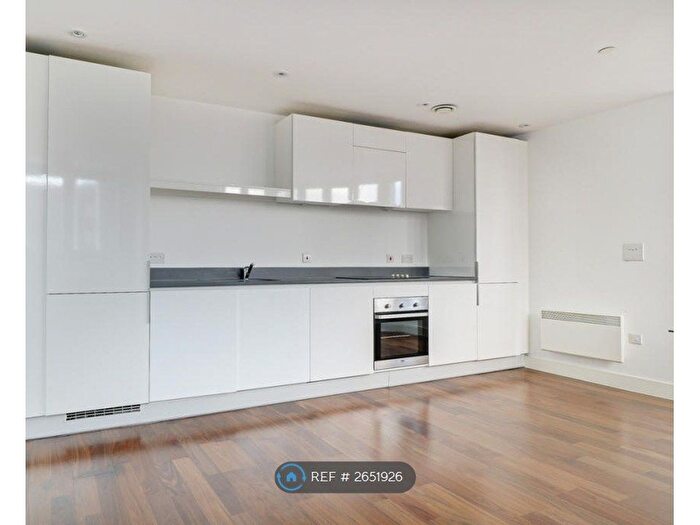2 Bedroom Flat To Rent In Metropolitan House, Birmingham, B16