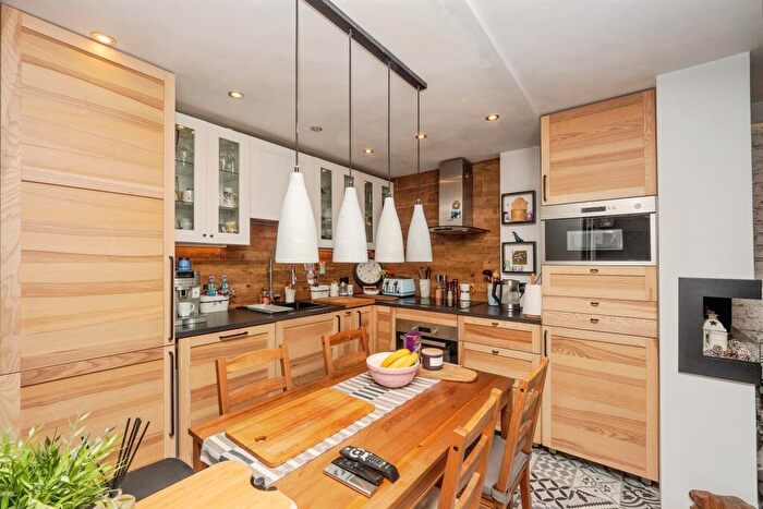 1 Bedroom Flat For Sale In Glendinning Avenue, Weymouth, DT4