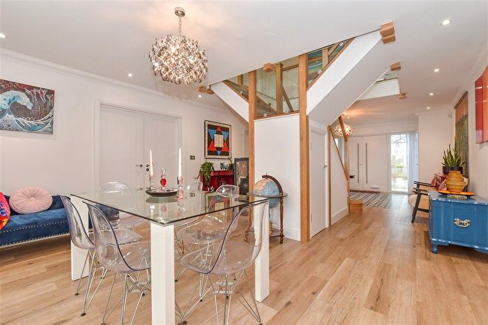 5 Bedroom Detached House For Sale In Bears Green, Ashford, Kent, TN23