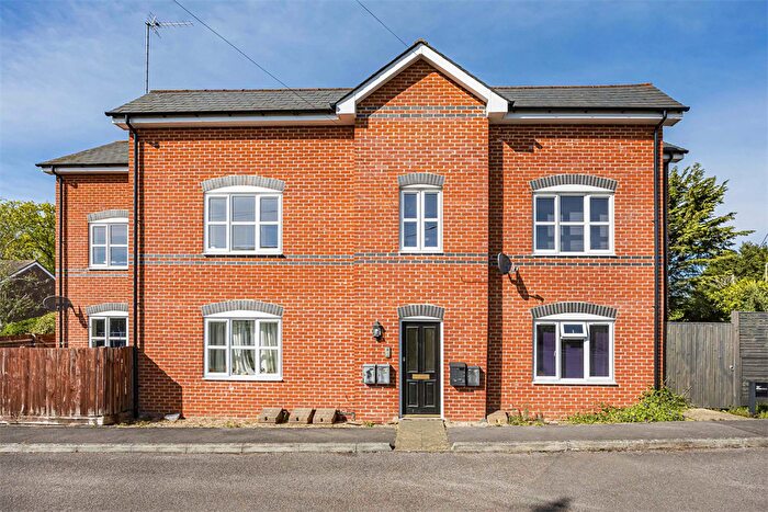 2 Bedroom Flat For Sale In Summit House Close, Woodcote, RG8